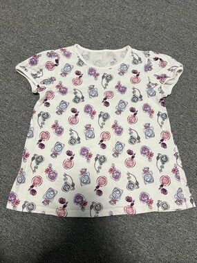 Uniqlo White Tee with Disney Princesses Perfume Bottle Print